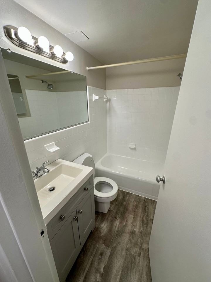 1565 N Colonial Ter #104Z - Photo 5 of 9