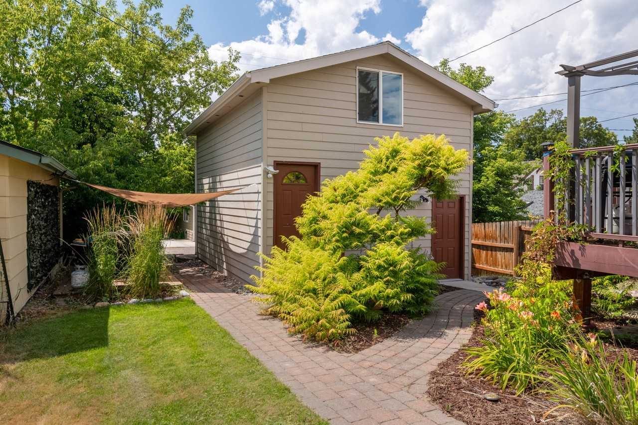 1017 Poplar St - Photo 2 of 19