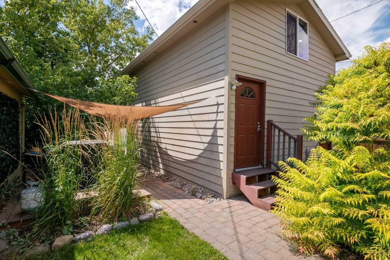 1017 Poplar St - Photo 3 of 19