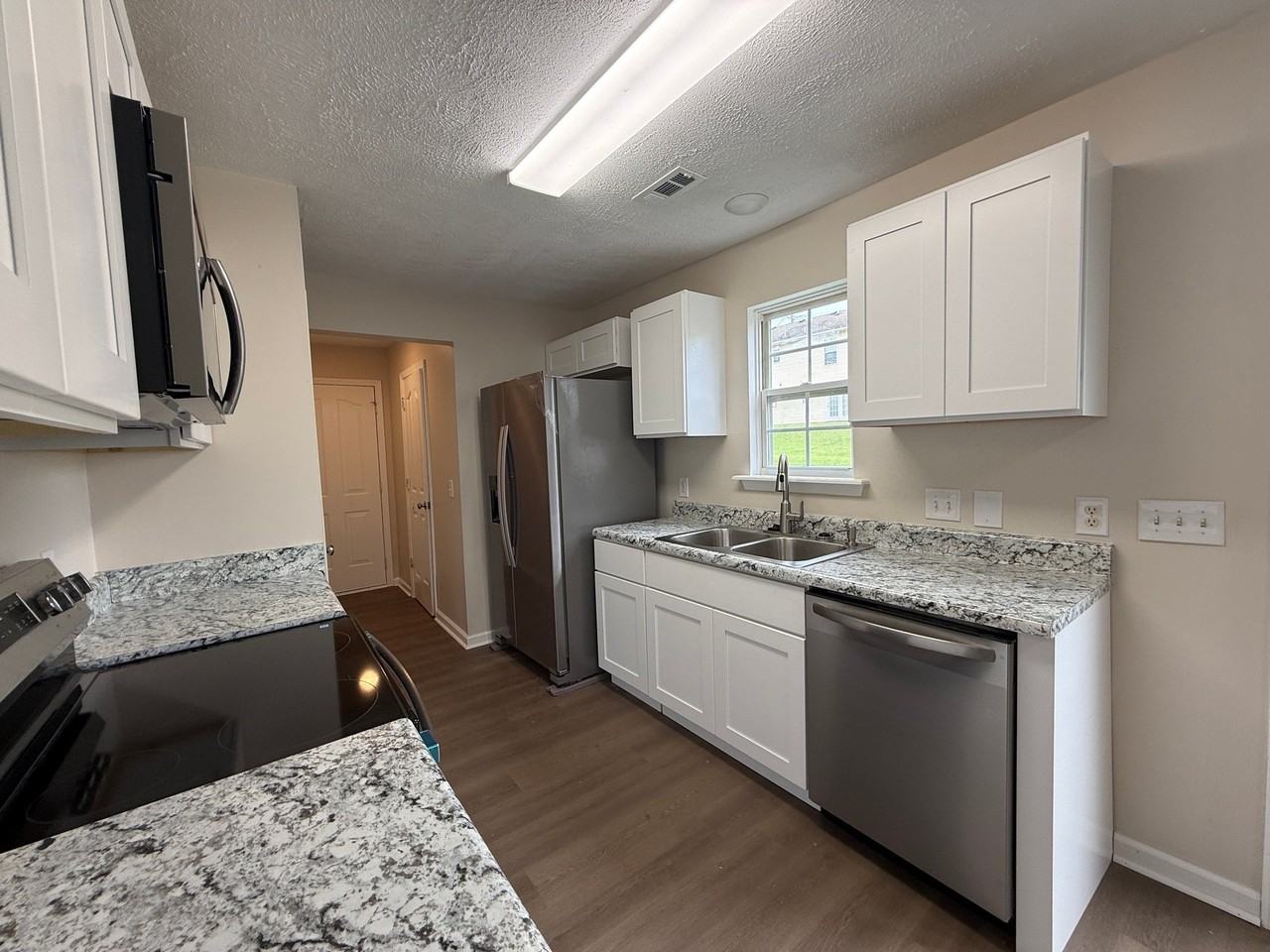 1240 Shannon Ln - Photo 3 of 19