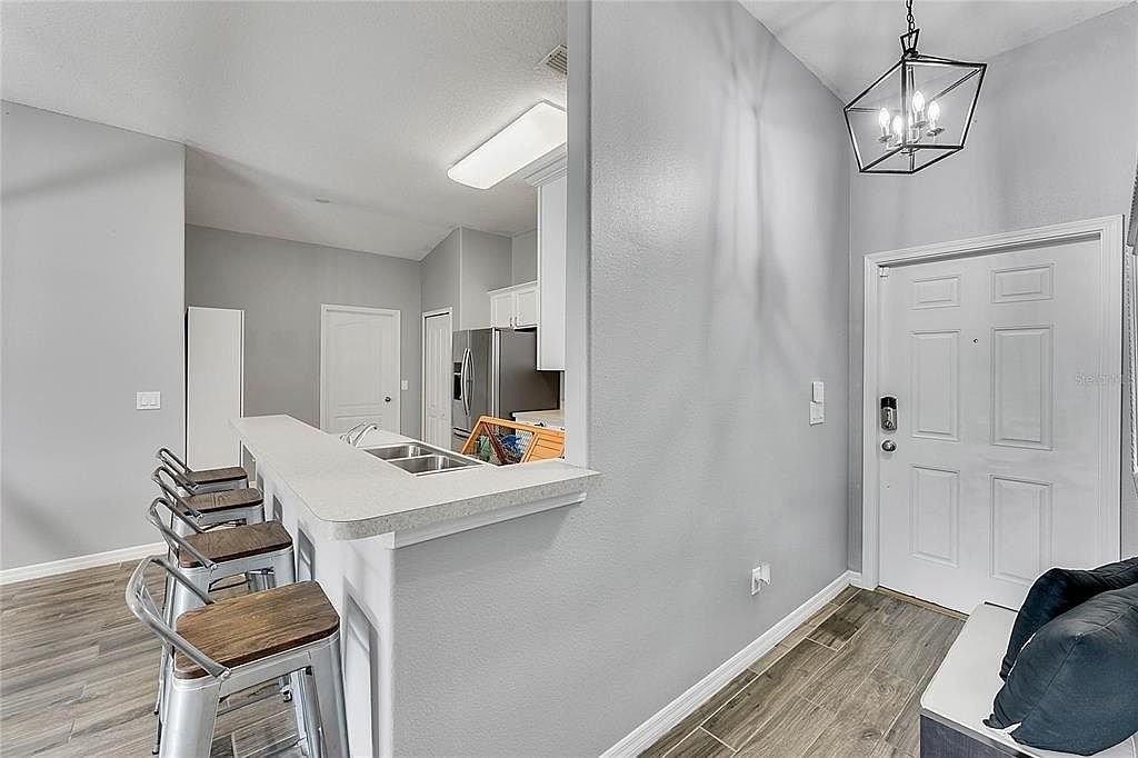 2807 Youngford St - Photo 3 of 20