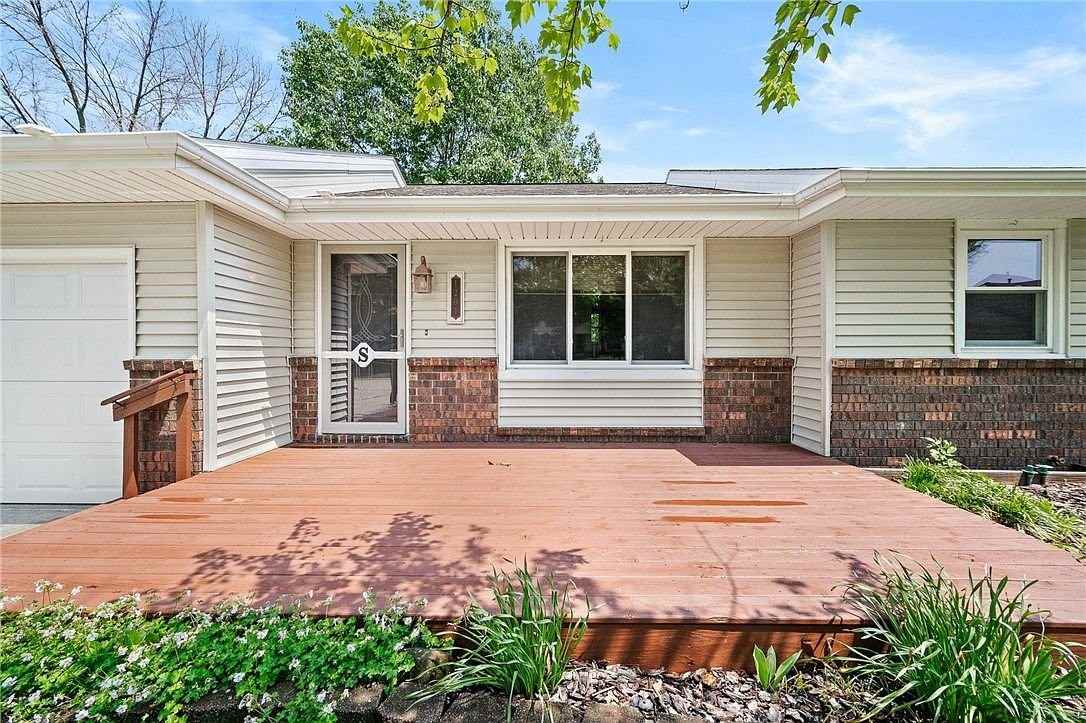 1201 Se Hayes Dr - Photo 3 of 18