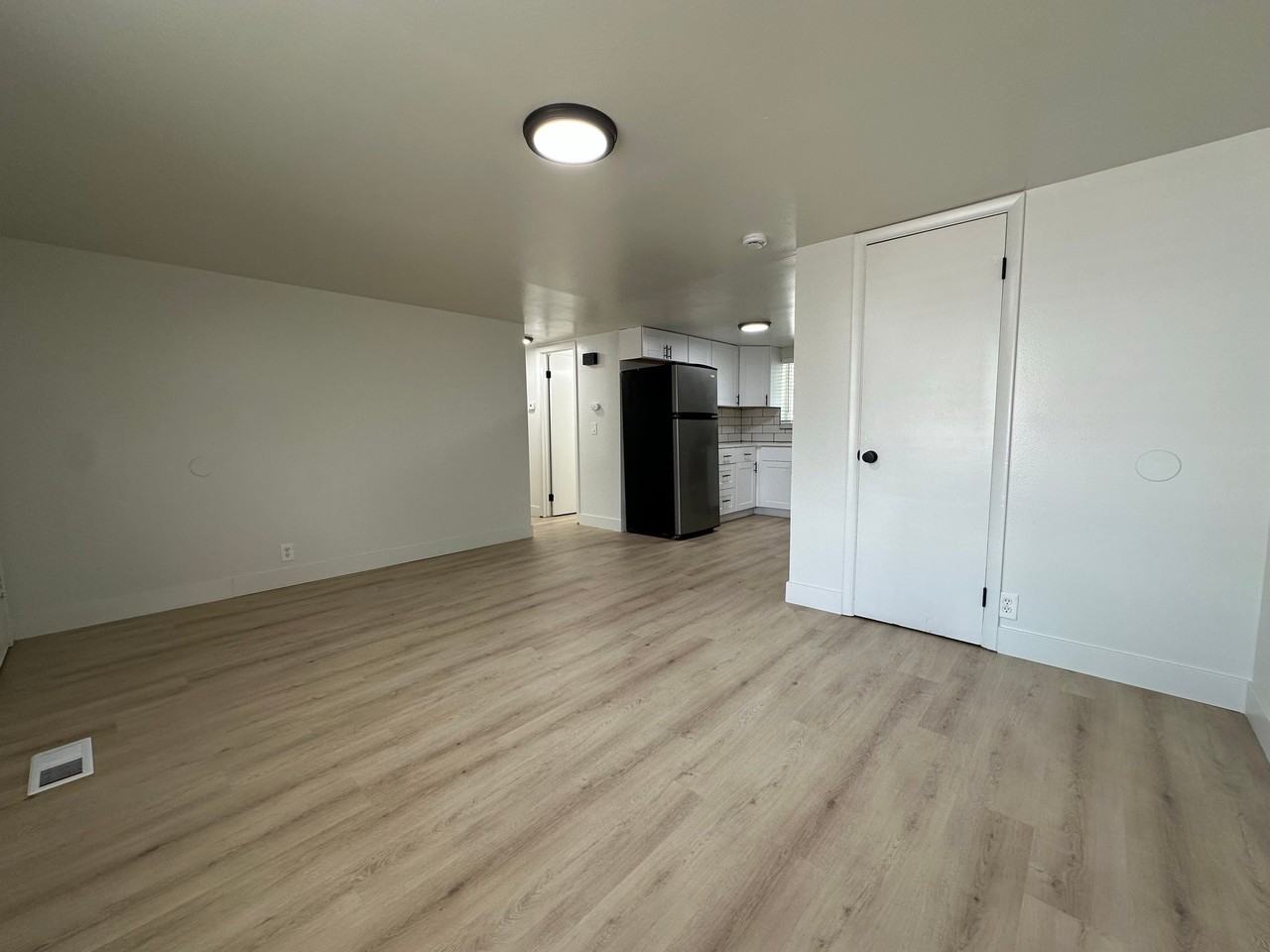 3440 S St #15 - Photo 3 of 15