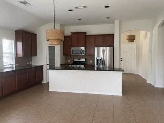 616 Brooks St - Photo 4 of 16