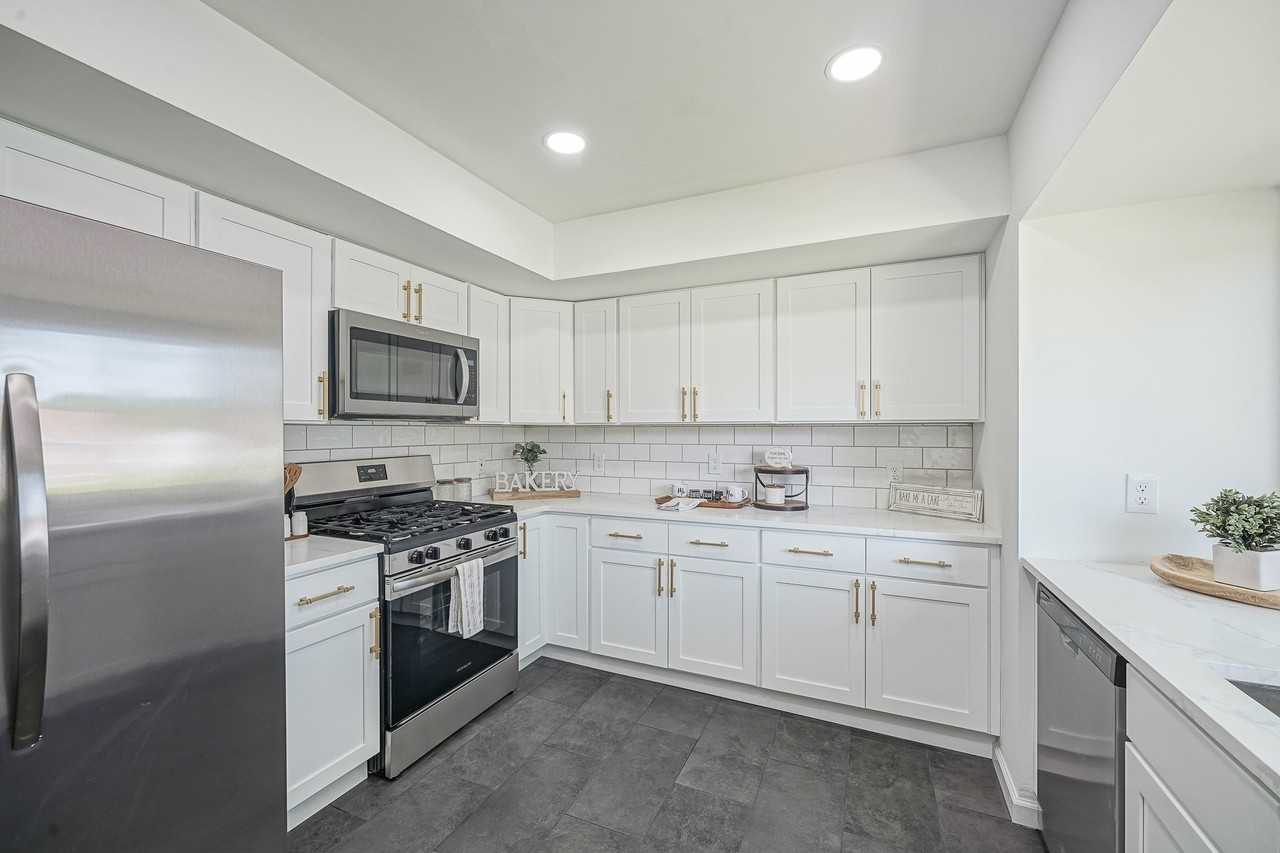 411 Greenview Rd - Photo 2 of 20