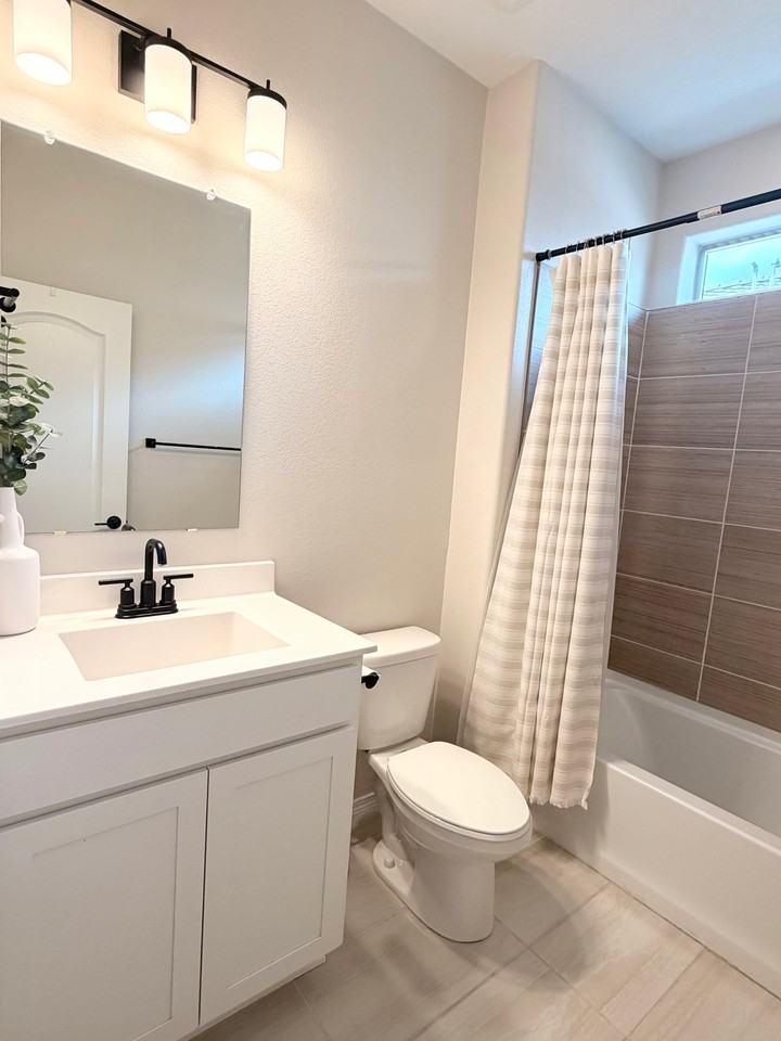 6755 Sydney Dr Ne - Photo 3 of 15