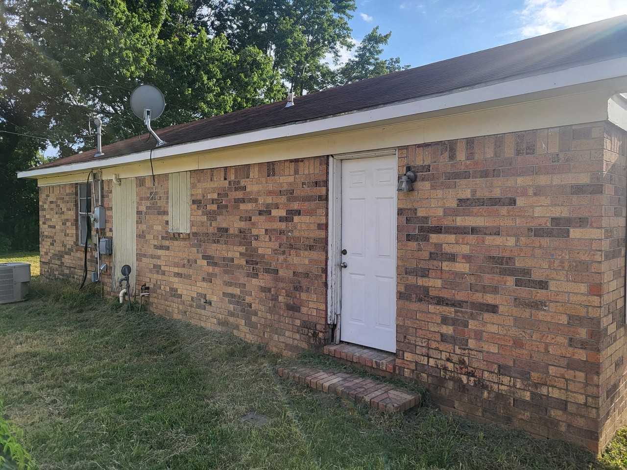 104 Cottonwood Ave - Photo 2 of 14