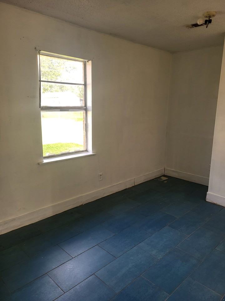 104 Cottonwood Ave - Photo 4 of 14