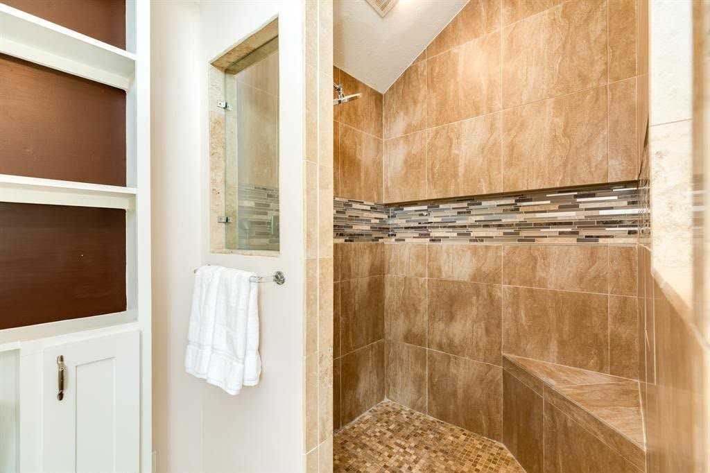 10506 Green Valley Ln - Photo 4 of 20