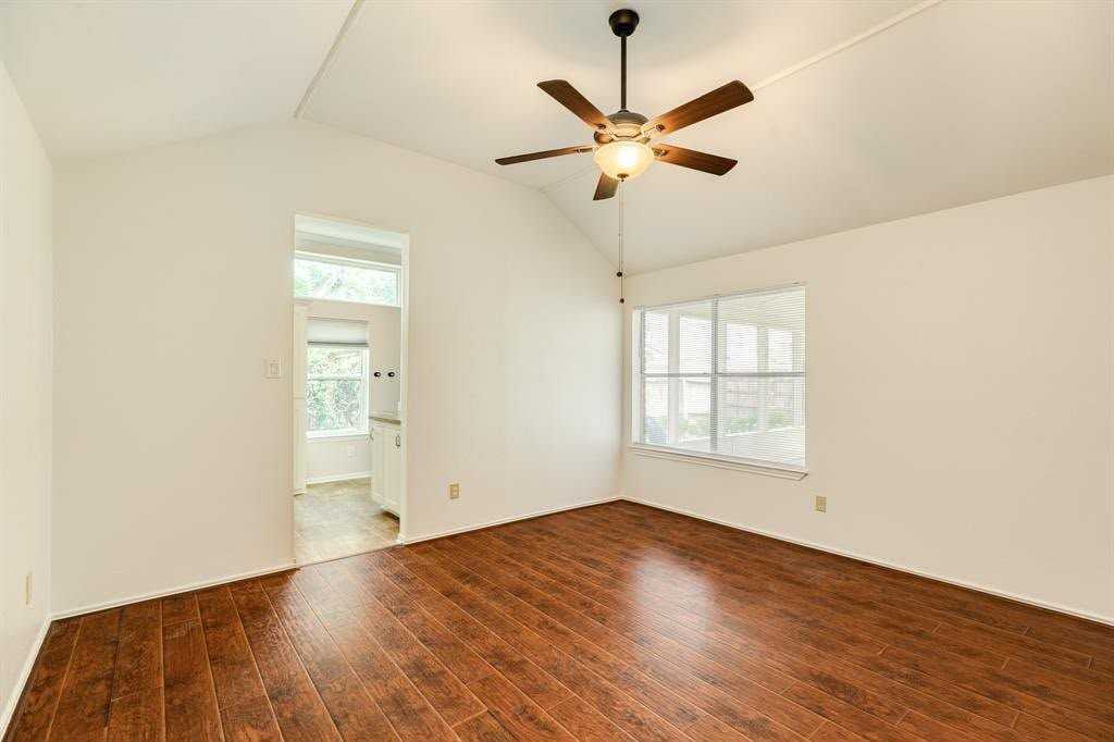 10506 Green Valley Ln - Photo 7 of 20