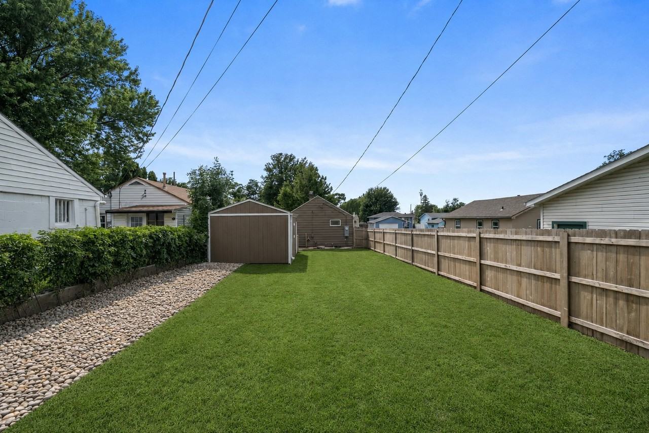 324 S Omaha Ave - Photo 4 of 16