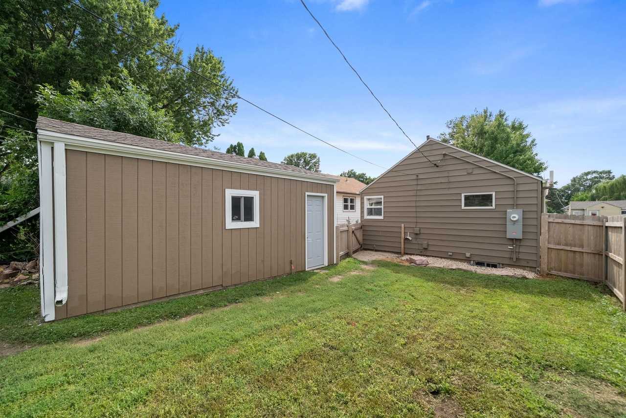 324 S Omaha Ave - Photo 5 of 16
