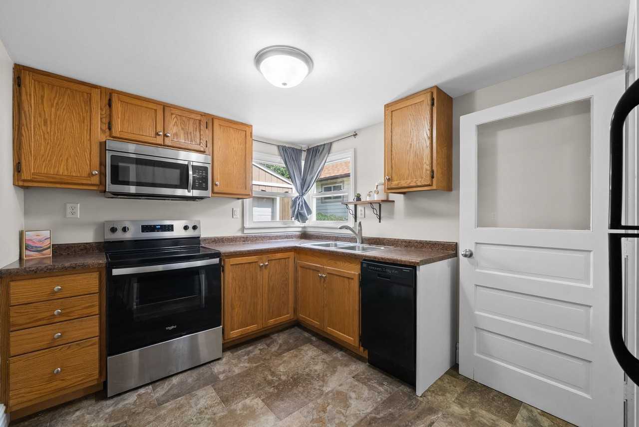 324 S Omaha Ave - Photo 6 of 16