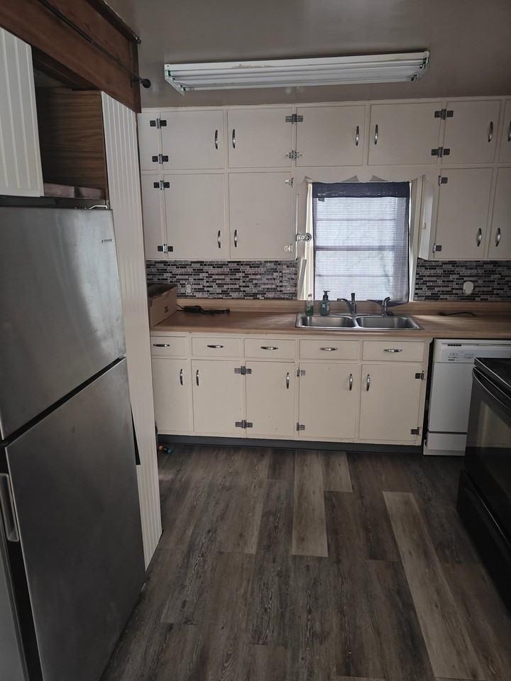 2428 10th Ave #A - Photo 2 of 6