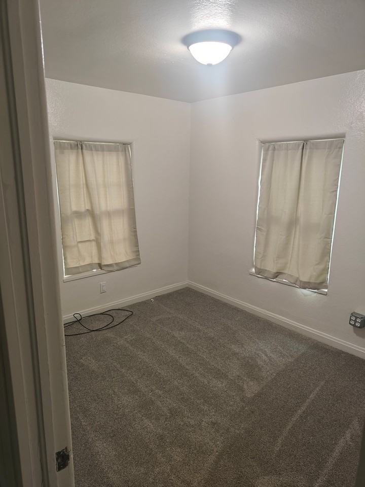 2428 10th Ave #A - Photo 4 of 6