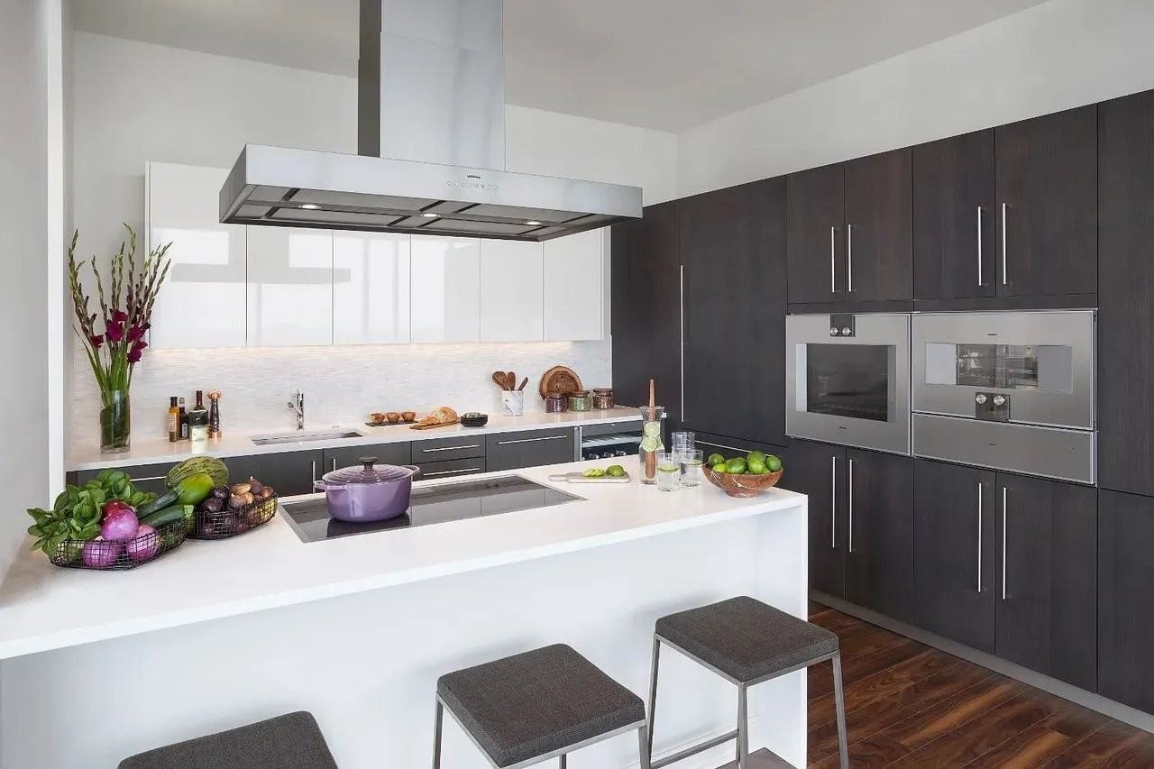 213 N Clark St - Photo 2 of 20