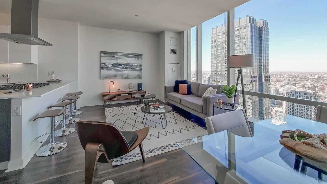 213 N Clark St - Photo 4 of 20