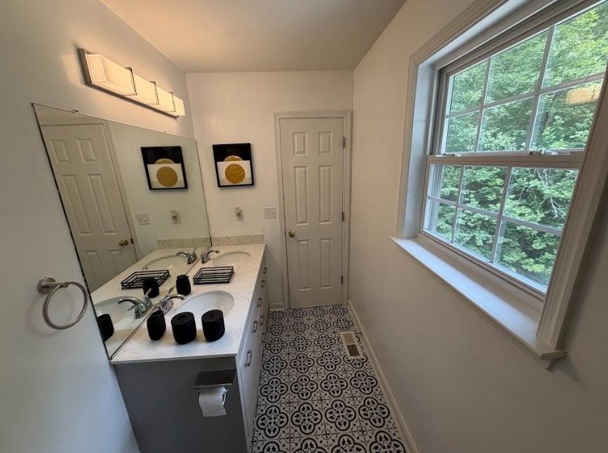 6811 Sawmill Cir - Photo 3 of 20