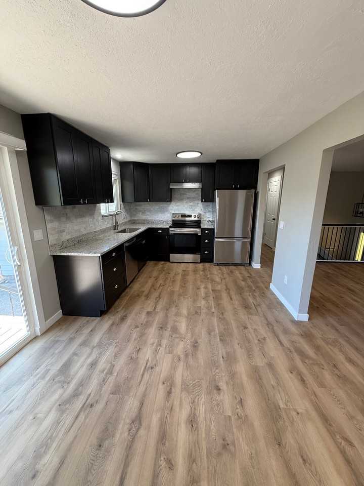 992 E Sunburn Ln - Photo 2 of 15
