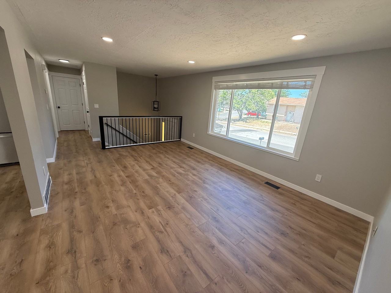 992 E Sunburn Ln - Photo 4 of 15
