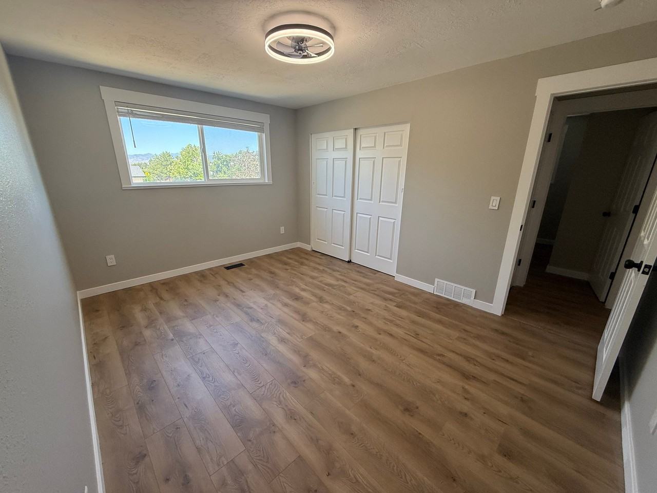 992 E Sunburn Ln - Photo 6 of 15