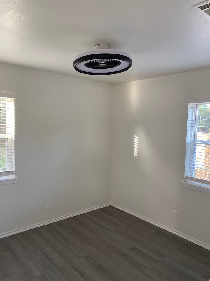 1104 Glenn Dr - Photo 3 of 18