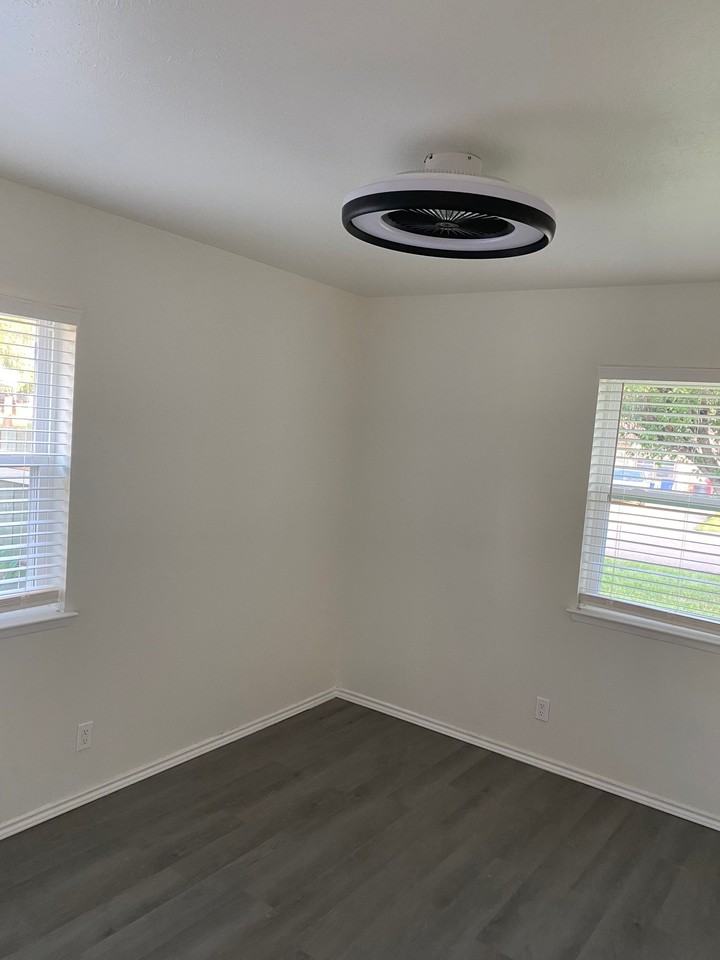 1104 Glenn Dr - Photo 5 of 18