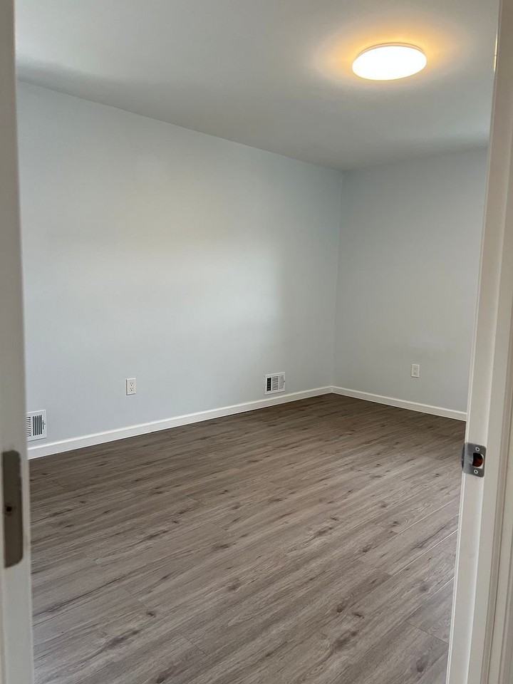 240 Woodrow Rd - Photo 2 of 18