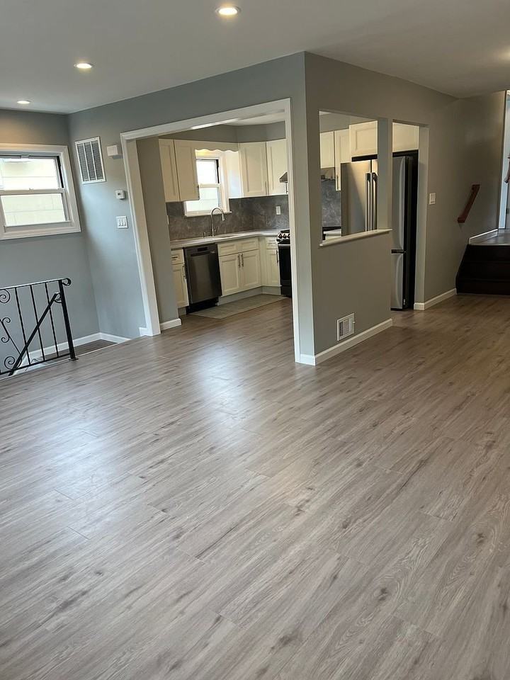 240 Woodrow Rd - Photo 3 of 18