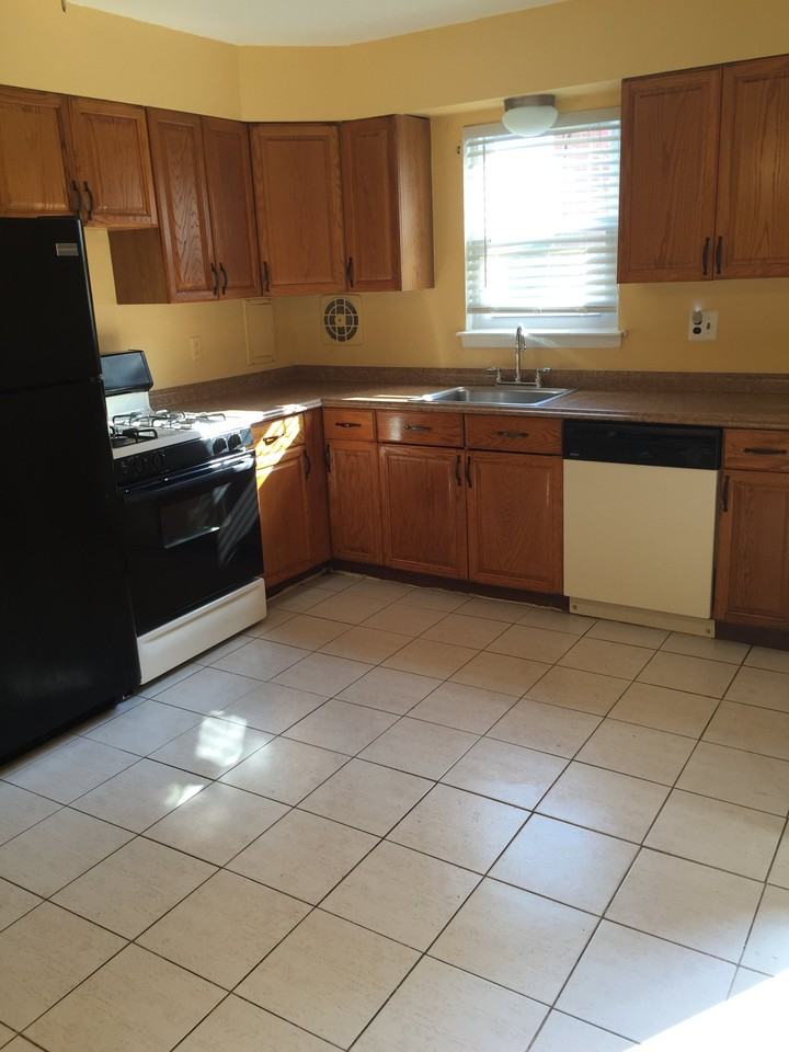 105 Garfield Ave #1 - Photo 3 of 11