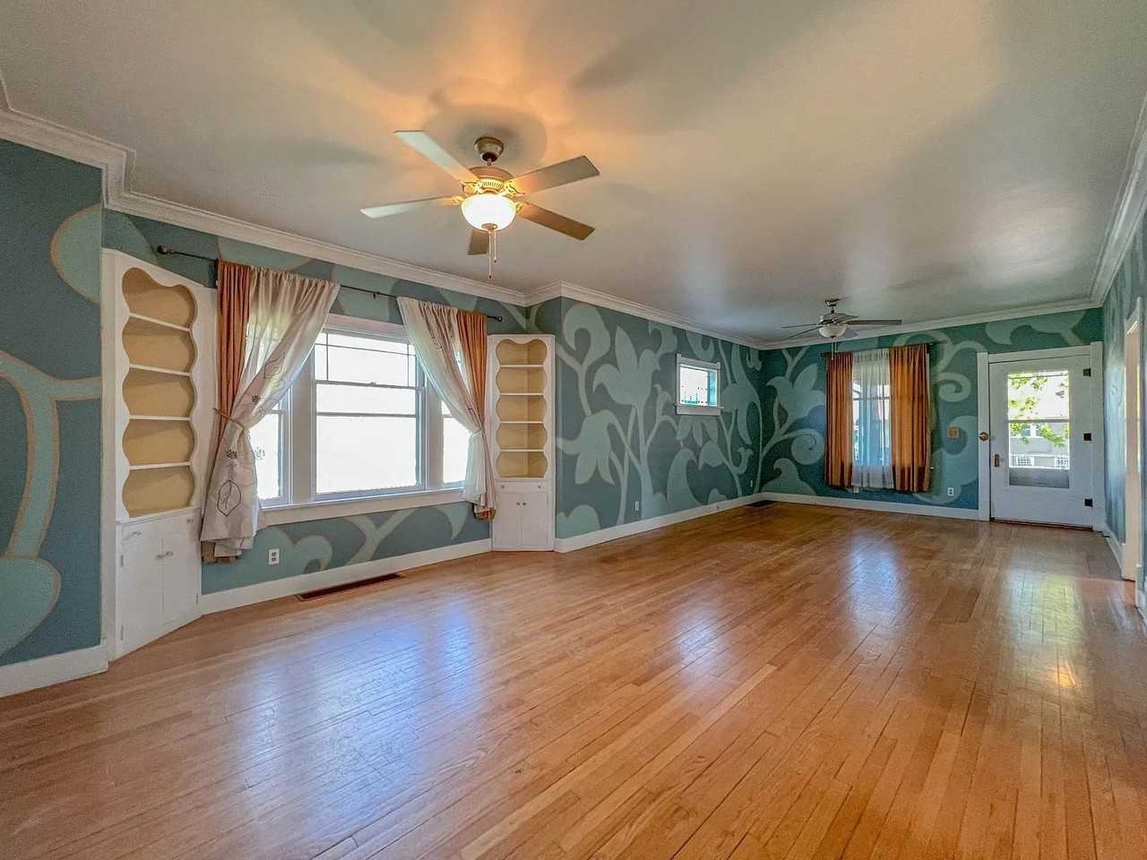 709 E 5th St - Photo 3 of 20