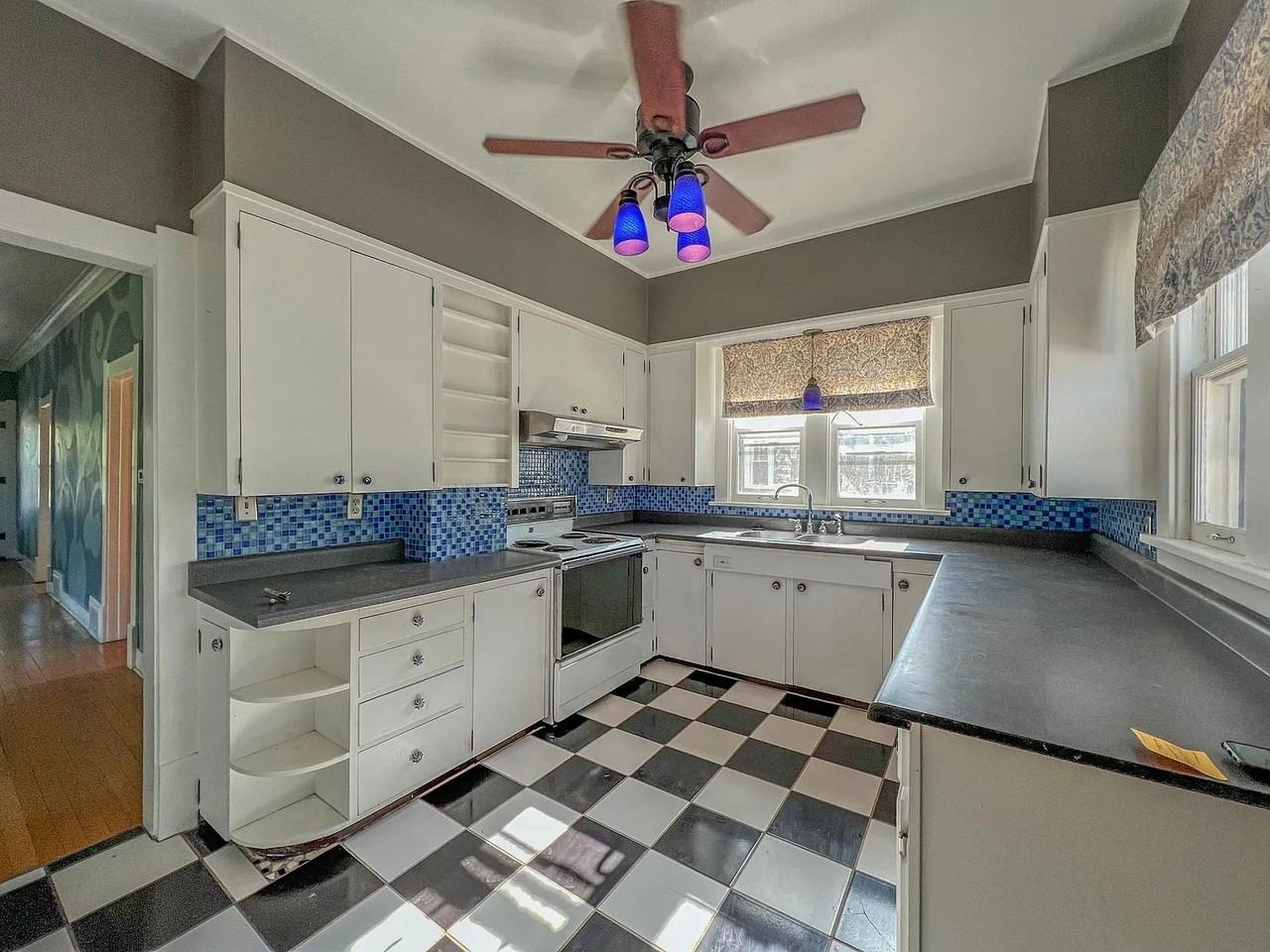 709 E 5th St - Photo 4 of 20