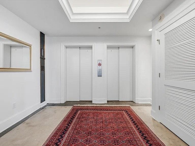 102 Campbell Ave Sw #4 - Photo 2 of 16