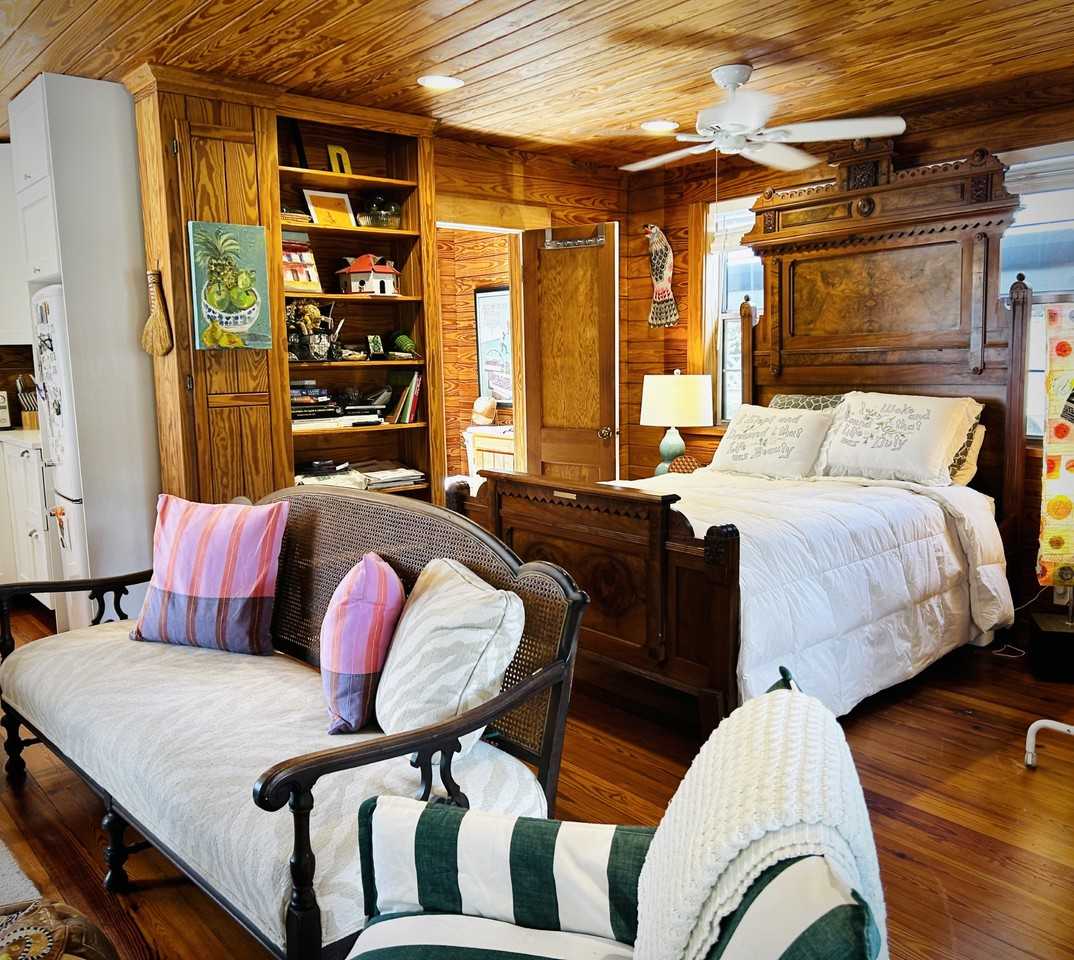 2411 Texas Ave #B - Photo 3 of 11
