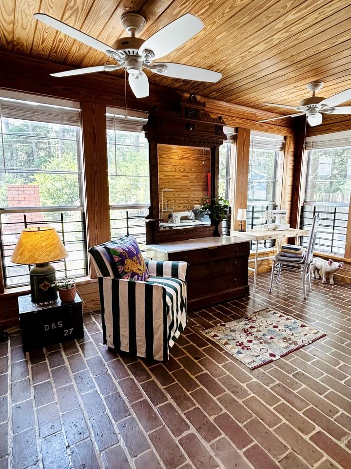 2411 Texas Ave #B - Photo 4 of 11