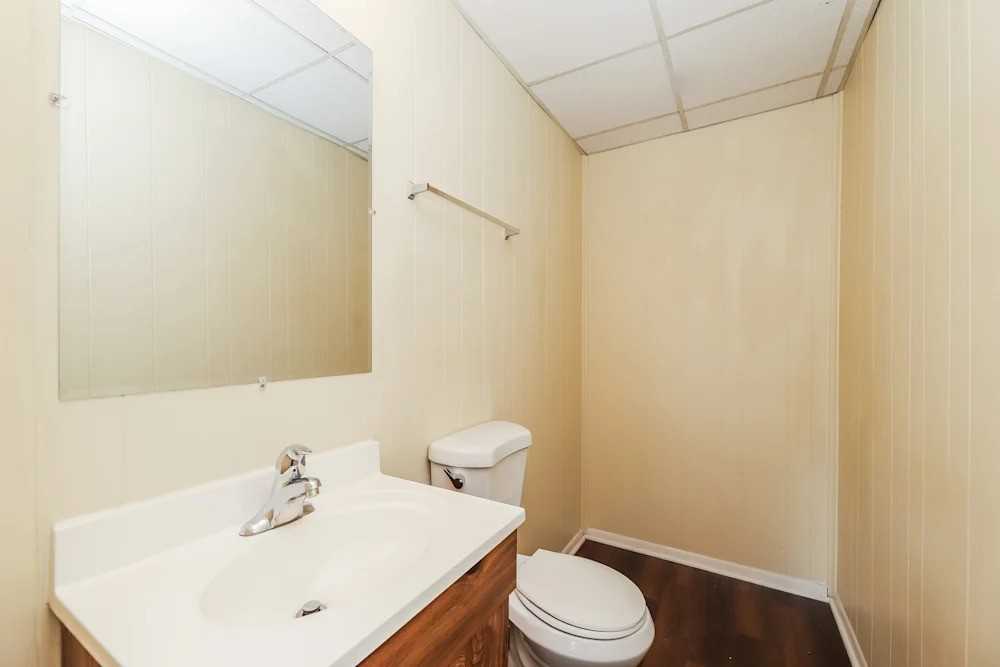 1335 Foxcroft Dr #NA - Photo 3 of 7