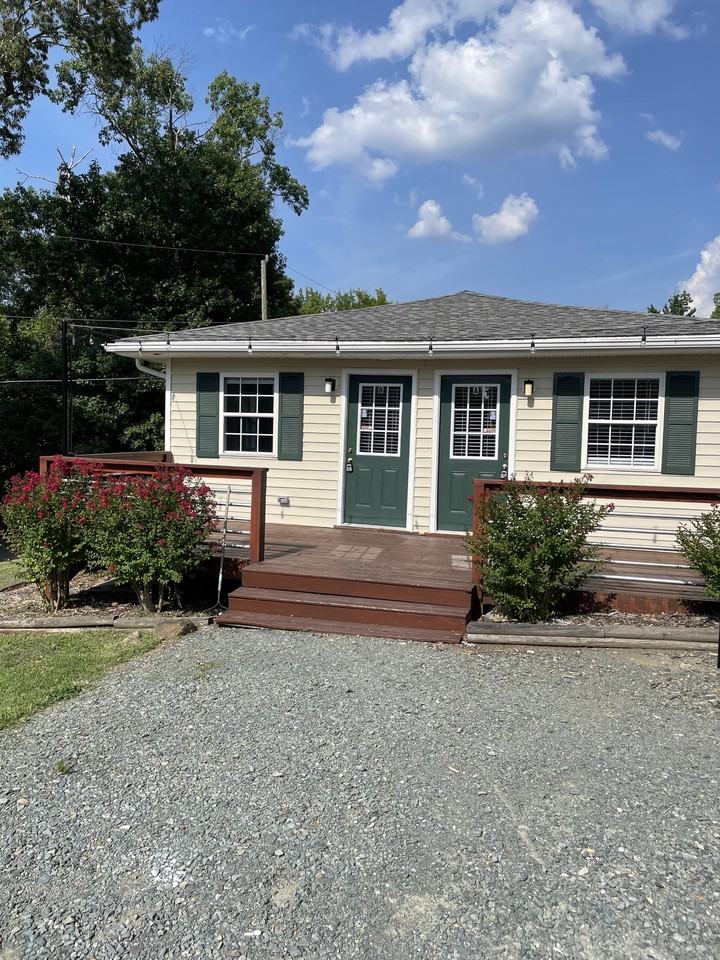 201 Carver St #A - Photo 2 of 11