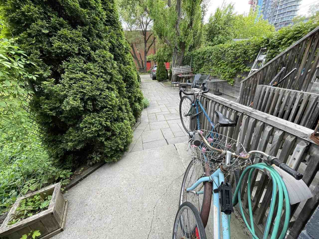 792 Gladstone Ave - Photo 4 of 7