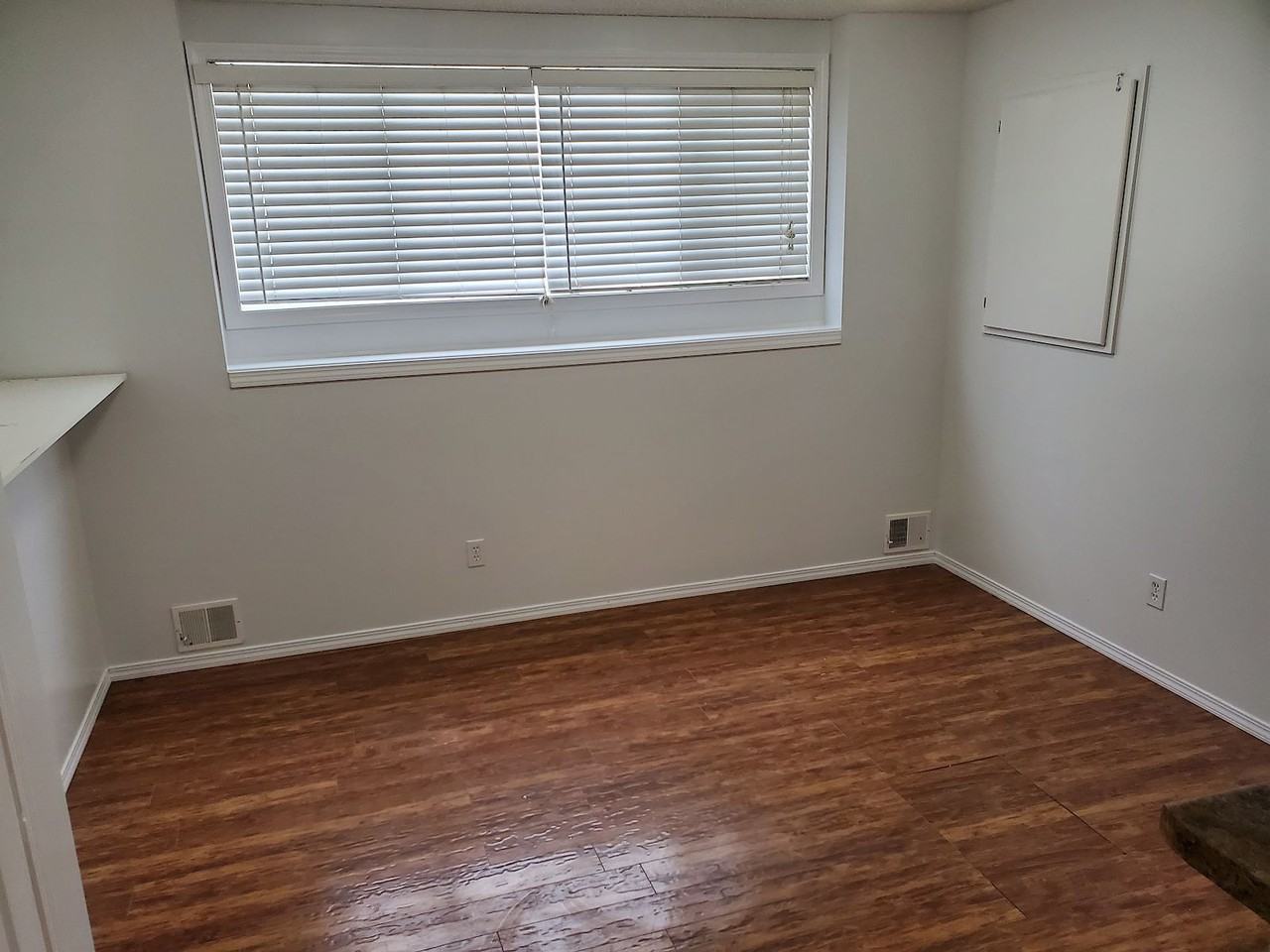 3111 33 Ave Nw - Photo 2 of 6