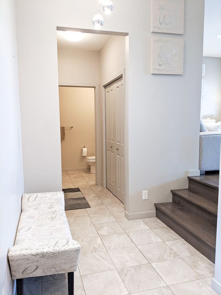 111 Legacy Reach Manor Se - Photo 3 of 34