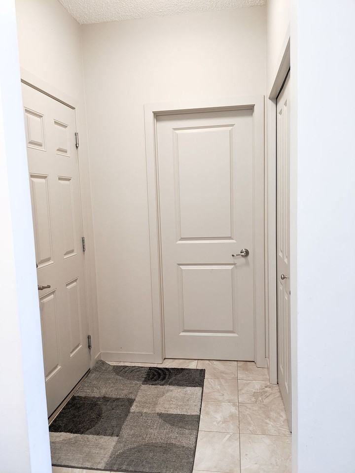 111 Legacy Reach Manor Se - Photo 4 of 34