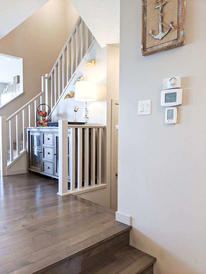 111 Legacy Reach Manor Se - Photo 5 of 34