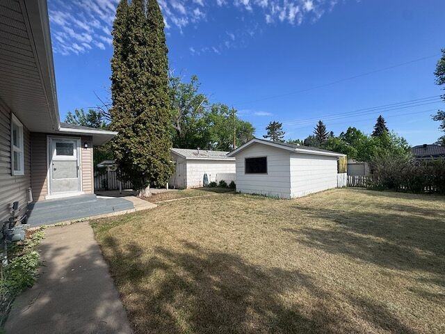 508 2 Ave W - Photo 2 of 14