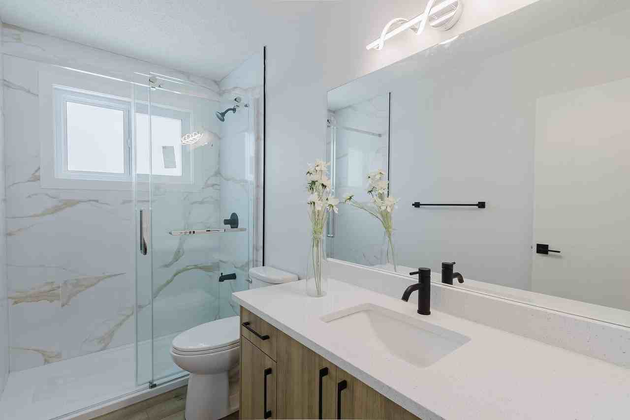 11528 42 Ave Nw - Photo 5 of 22