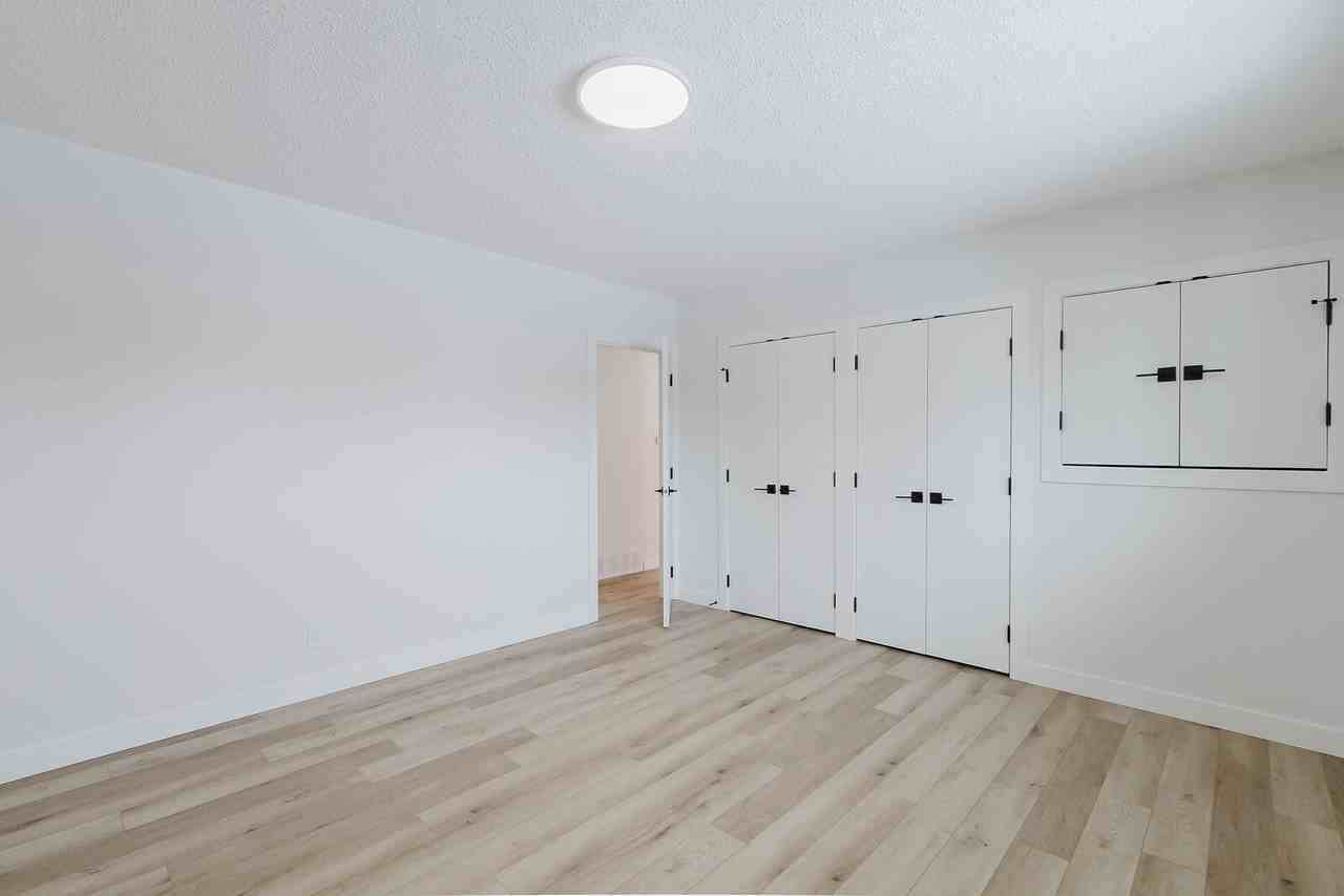11528 42 Ave Nw - Photo 6 of 22