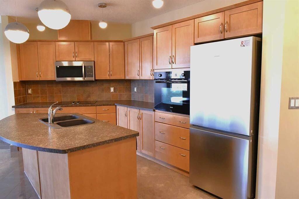 3101 34 Ave Nw - Photo 3 of 15