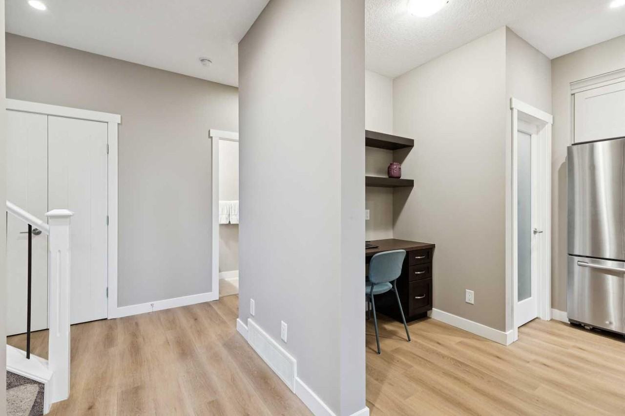 52 Marquis Cres Se - Photo 4 of 38