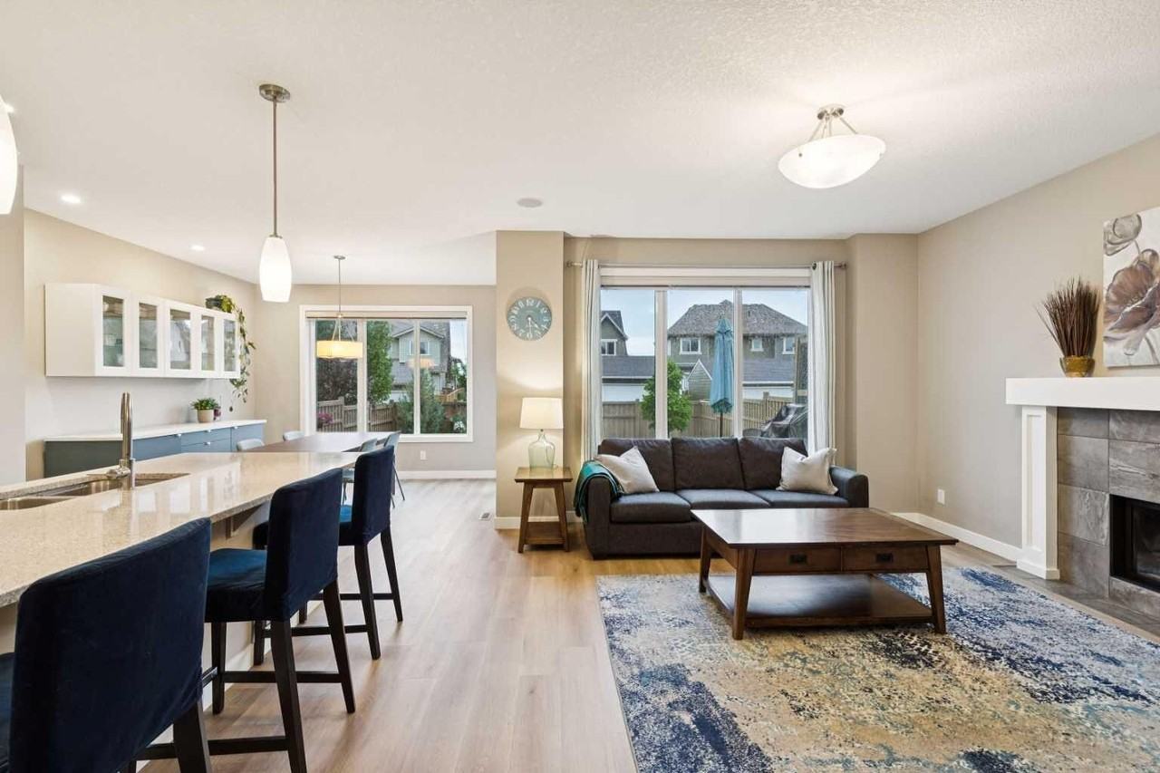 52 Marquis Cres Se - Photo 7 of 38