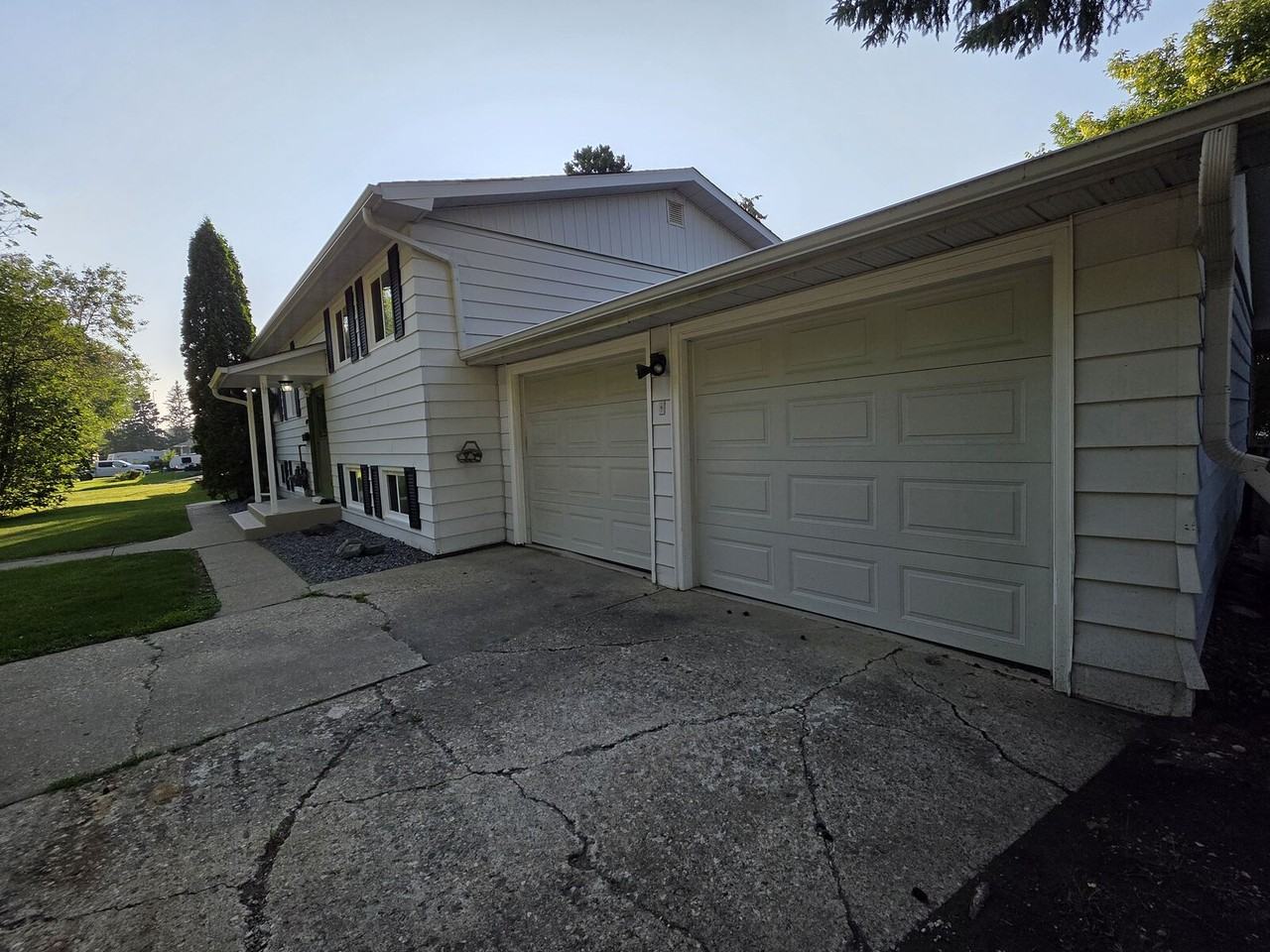 47 Spruce Cres - Photo 2 of 23
