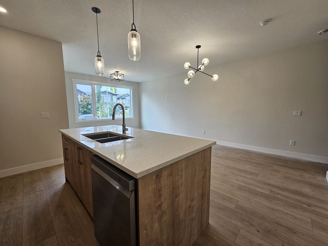 4428 17 Ave Nw - Photo 5 of 25